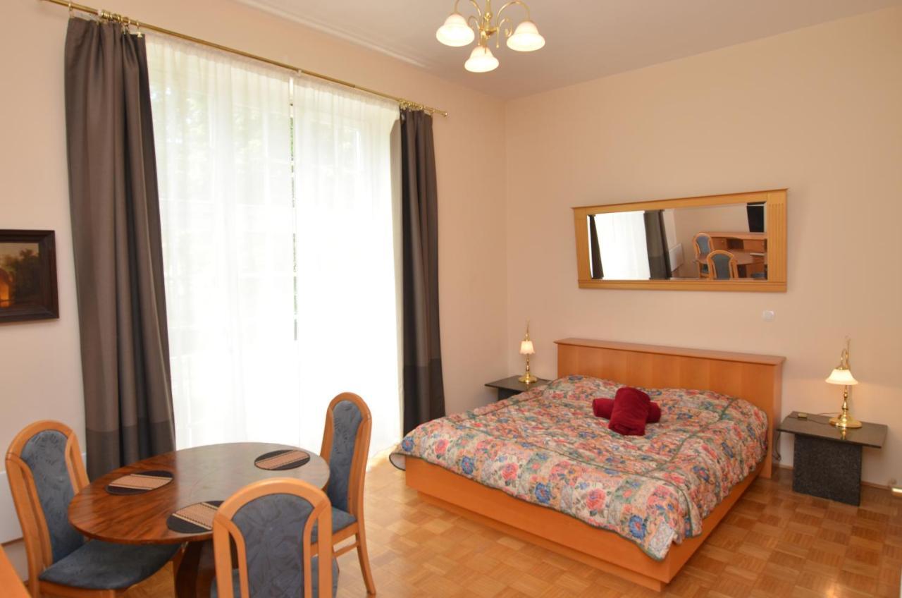 Apartments Vektor Vila Golf روغاسكا سْلاتِنا المظهر الخارجي الصورة